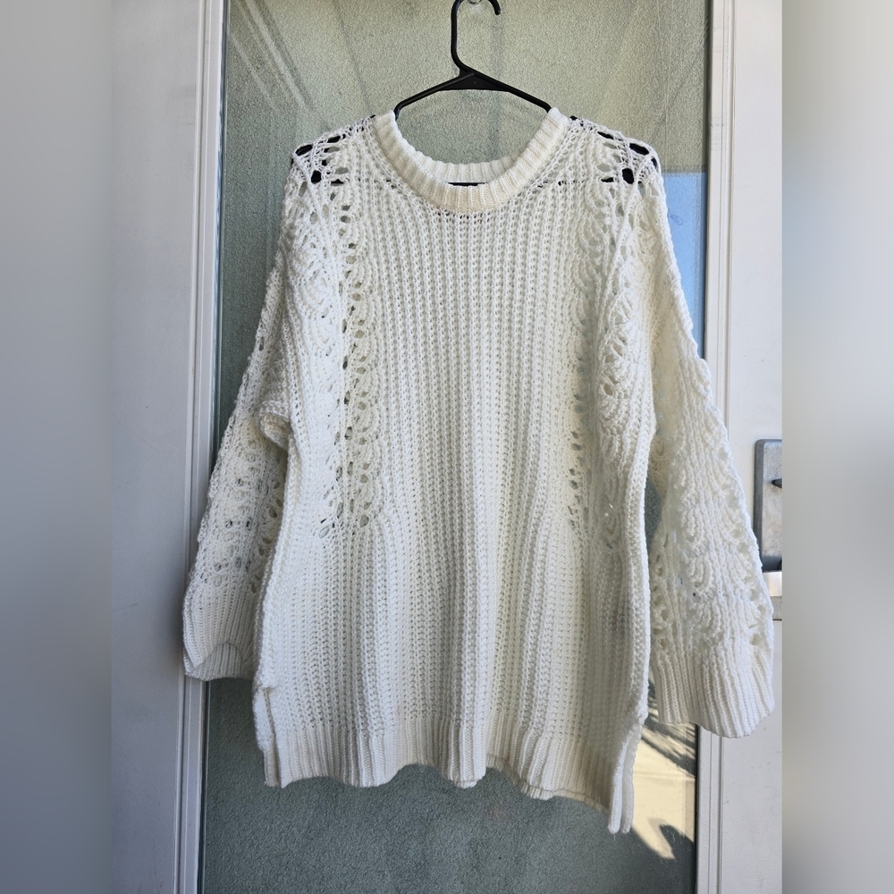 Elegant White Knit Sweater - Picture 2 of 11